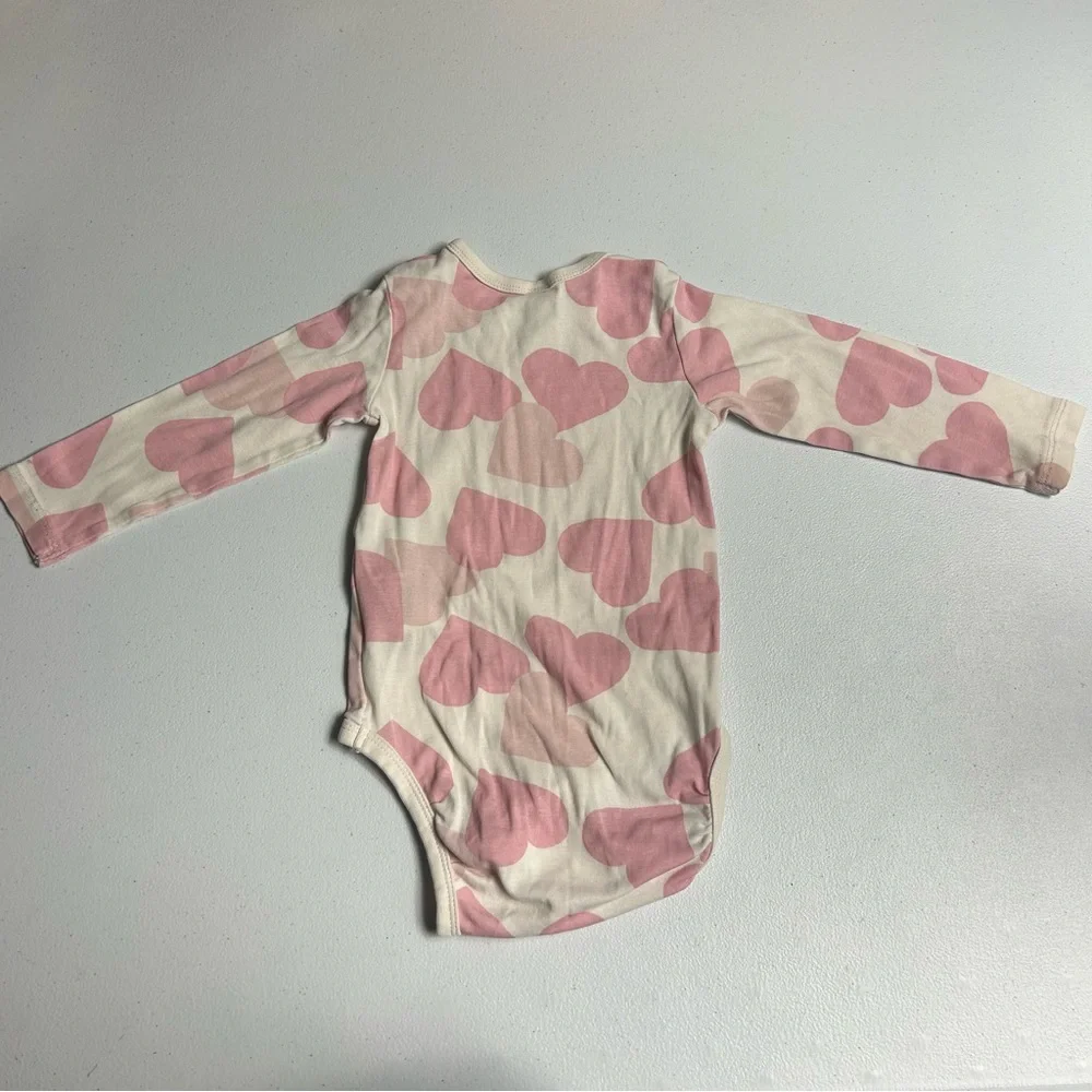 Pink and White Heart Patterned Kids Onesies Set of 2 Size 18 Months - Picture 5 of 7